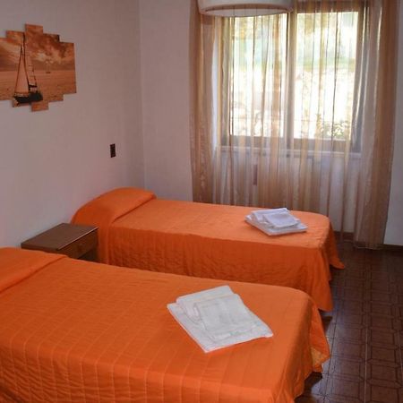 Casa Vacanze Ester ブレンゾーネ エクステリア 写真