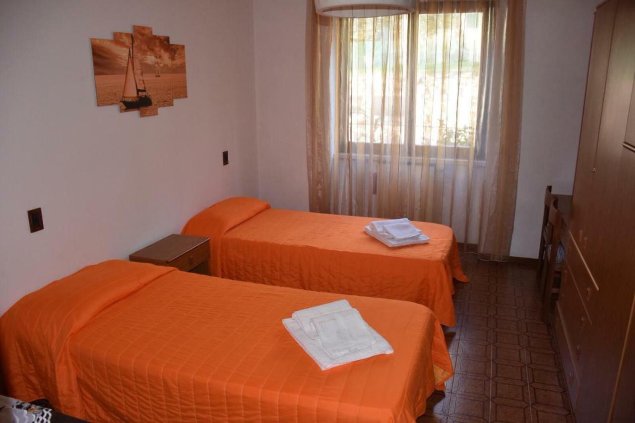 Casa Vacanze Ester ブレンゾーネ エクステリア 写真